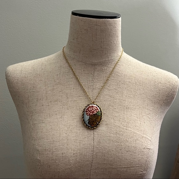 Vintage Hand Painted Beautiful Floral Abstract Pendant/Necklace - Picture 8 of 11